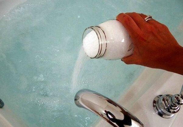 Take a hot bath with soda to increase penis size