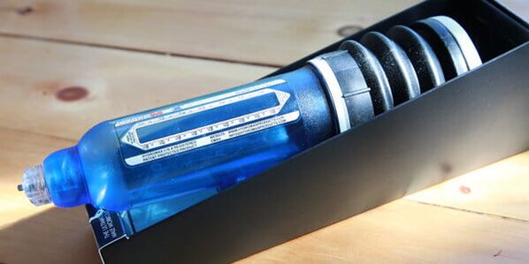 Hydropump enlarges the penis thanks to water vacuum